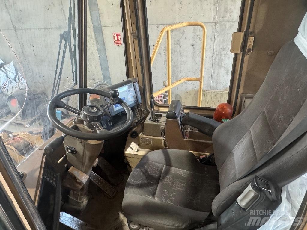 CAT 966 F Gumikerekes homlokrakodók