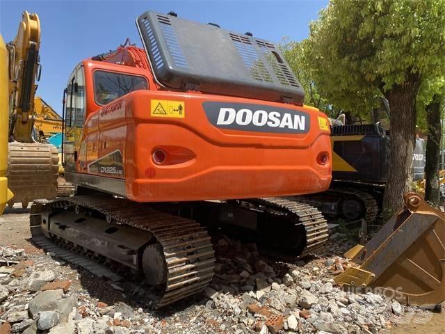 Doosan DX 225 LC Lánctalpas kotrók