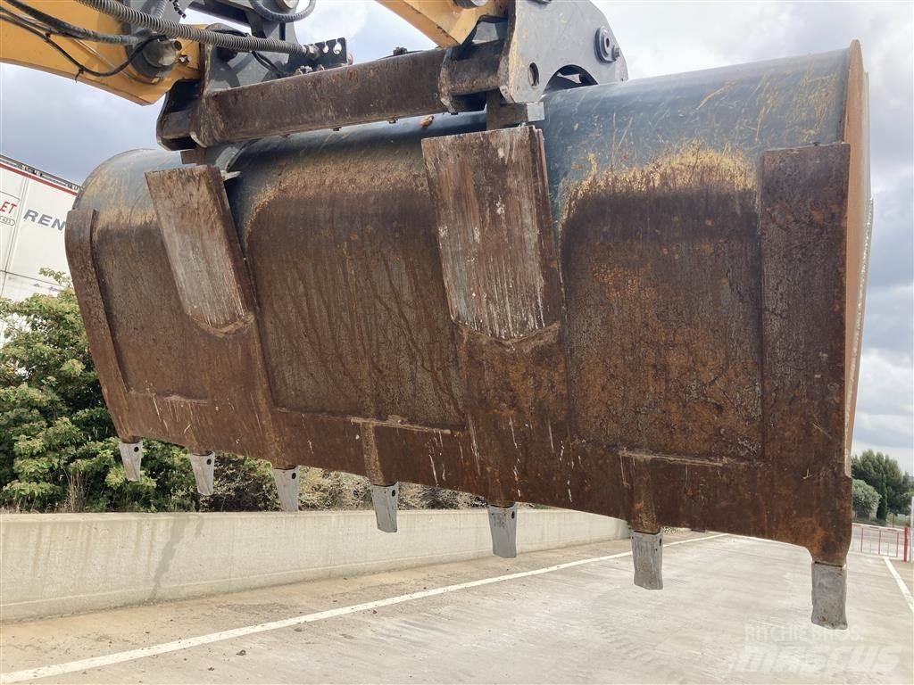 Liebherr L 526 Gumikerekes homlokrakodók