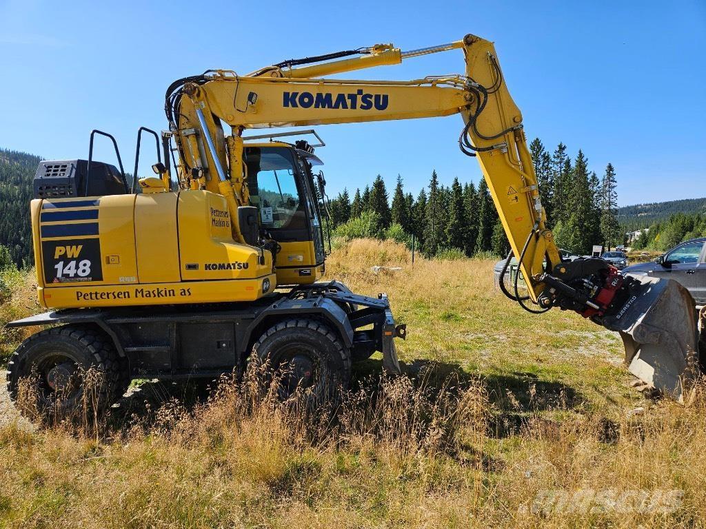 Komatsu PW 148-11 Gumikerekes kotrók