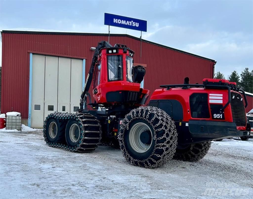 Komatsu 951 Betakarítók