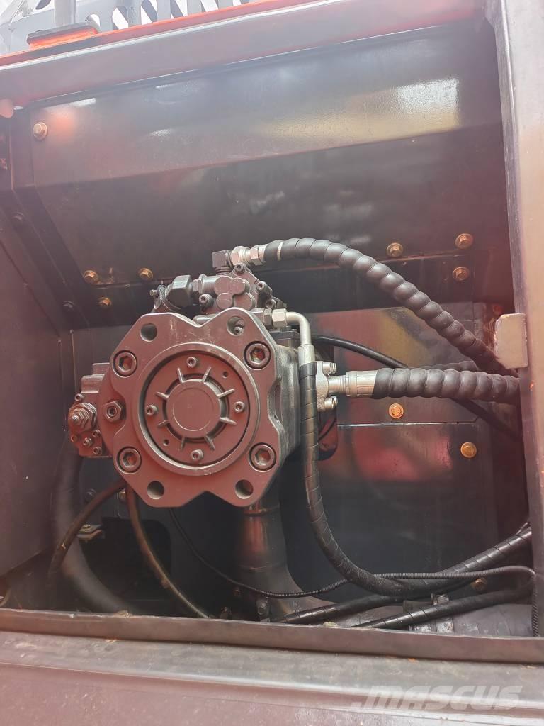 Doosan DX 300 LC Lánctalpas kotrók