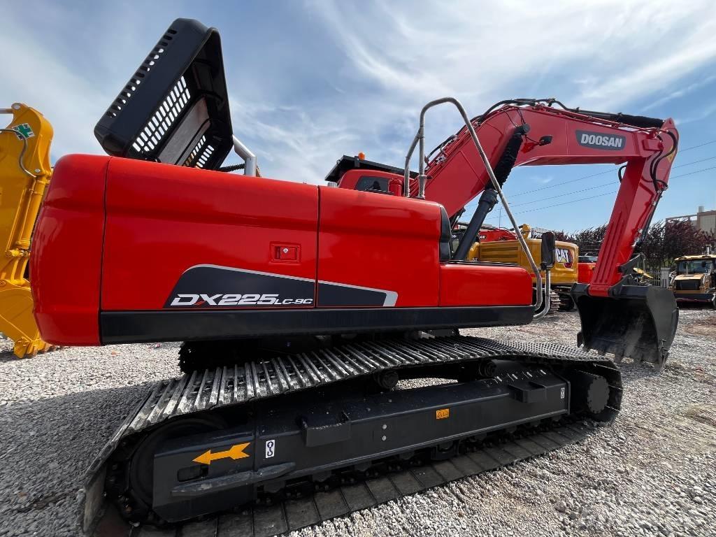 Doosan DX 225 Lánctalpas kotrók