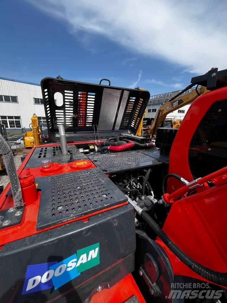 Doosan DX 225 Lánctalpas kotrók