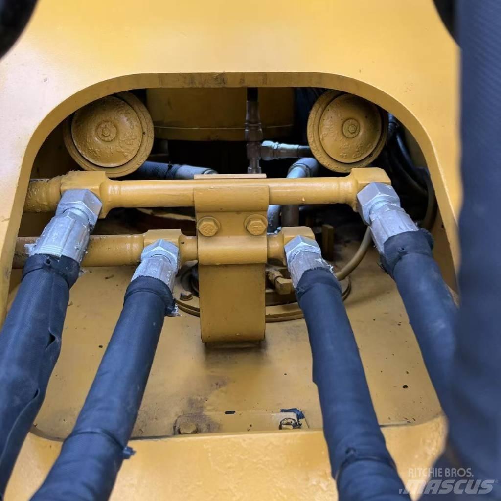 CAT 320D2 Közepes (midi) kotrók 7 t - 12 t