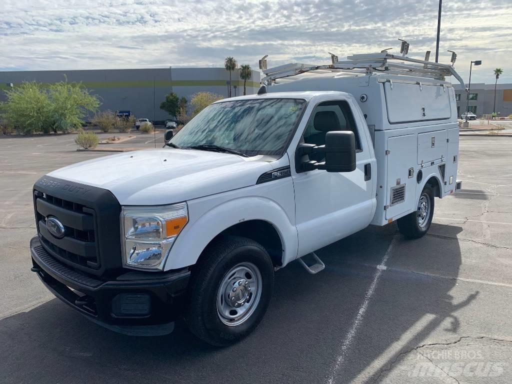 Ford F 350 Kis teherszállító/Platós kocsi