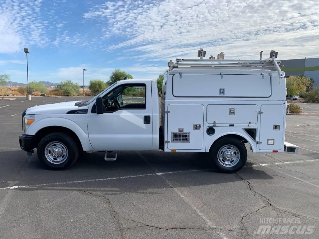 Ford F 350 Kis teherszállító/Platós kocsi