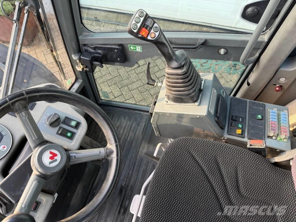 Wacker WL52 Gumikerekes homlokrakodók