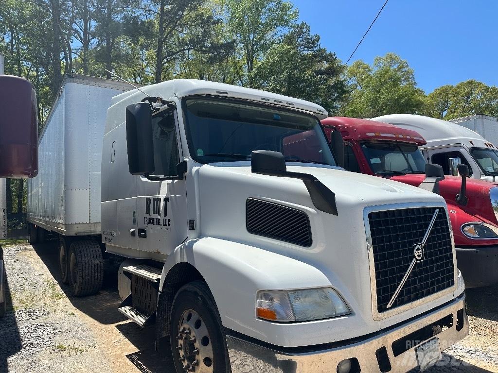 Volvo D11 Dobozos teherautók