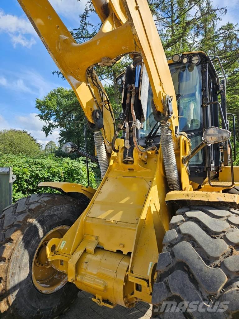 CAT 930 G Gumikerekes homlokrakodók