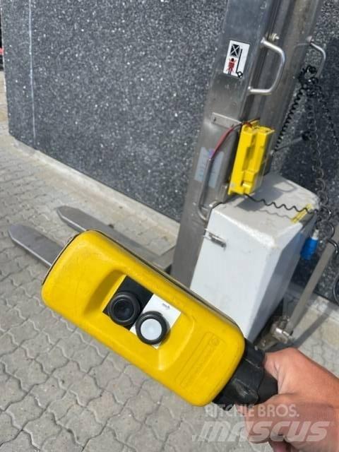 NH SB1000 Gyalogkíséretű targonca