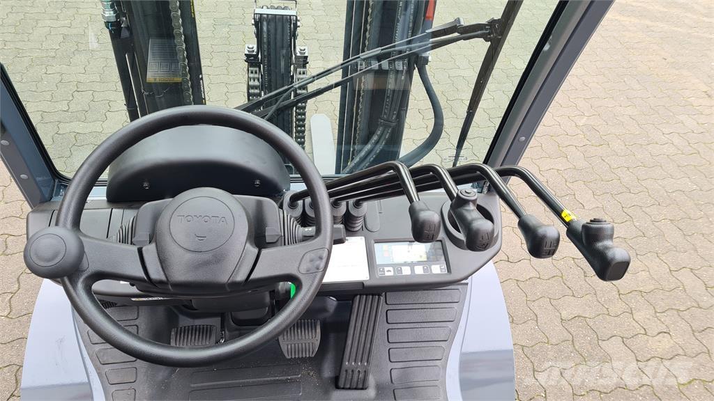 Toyota 02-8FGF25 Gázüzemű targoncák