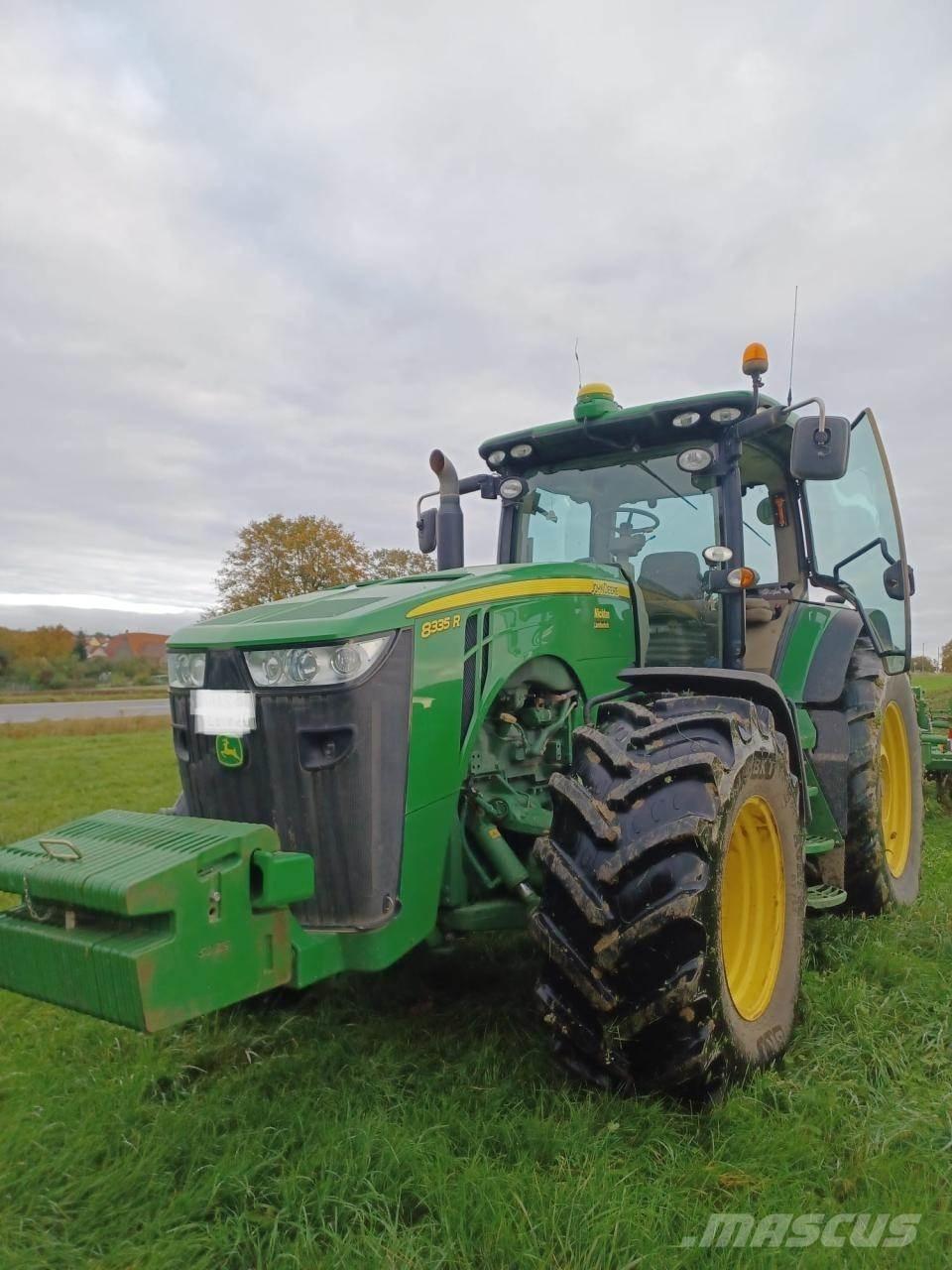 John Deere 8335R Traktorok