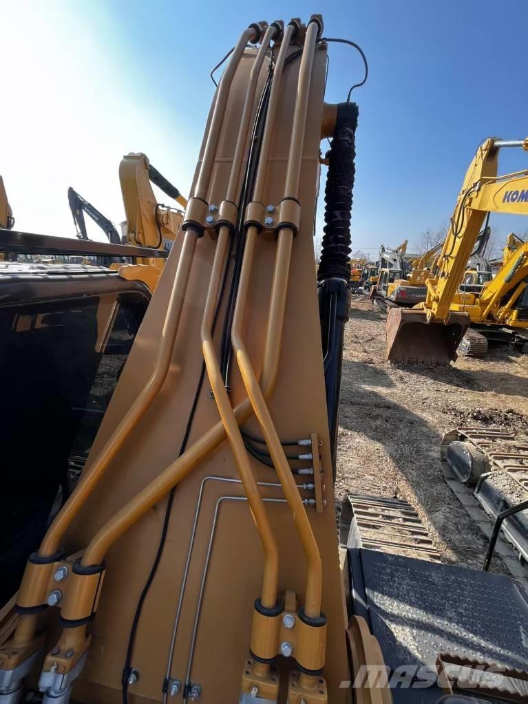 CAT 330 D2 Lánctalpas kotrók