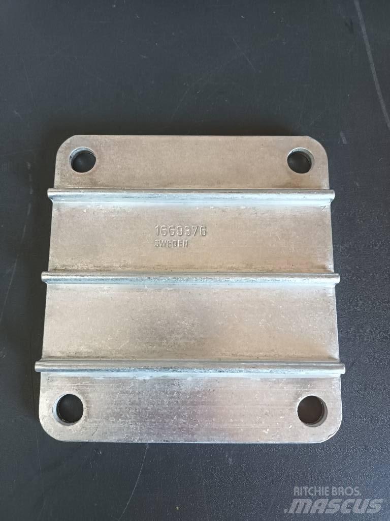 Volvo COVER 1669376 Motorok