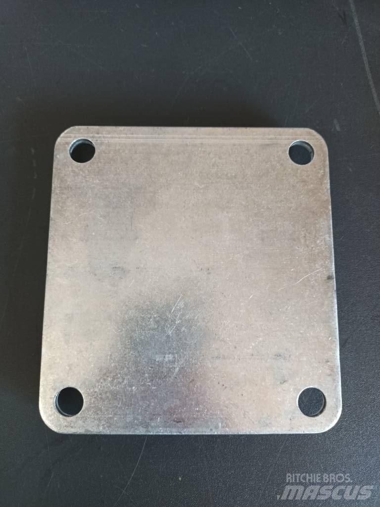 Volvo COVER 1669376 Motorok