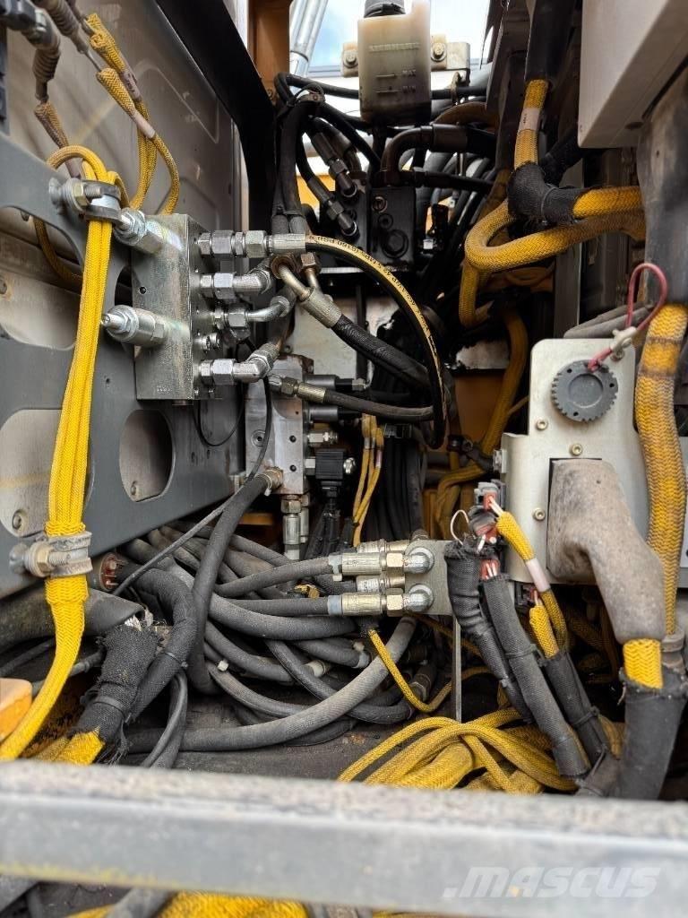 Liebherr R 924 SLC Lánctalpas kotrók