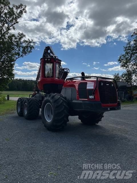Komatsu 951 Betakarítók