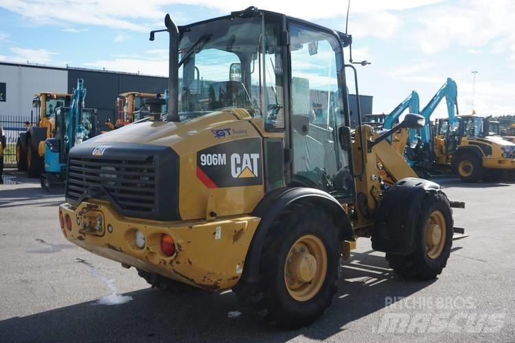 CAT 906M *Uthyres* Gumikerekes homlokrakodók