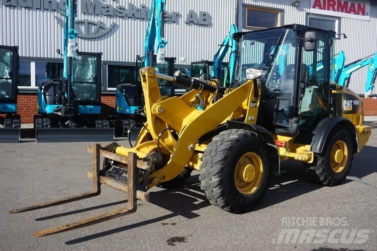 CAT 906M *Uthyres* Gumikerekes homlokrakodók