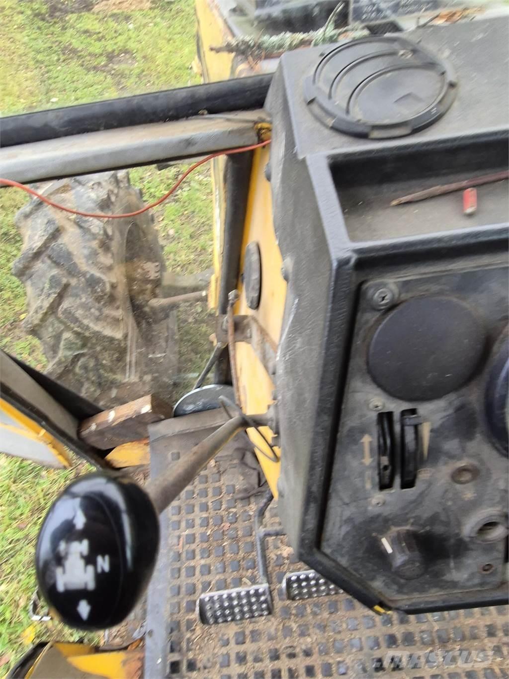 Valtra 715M Traktorok