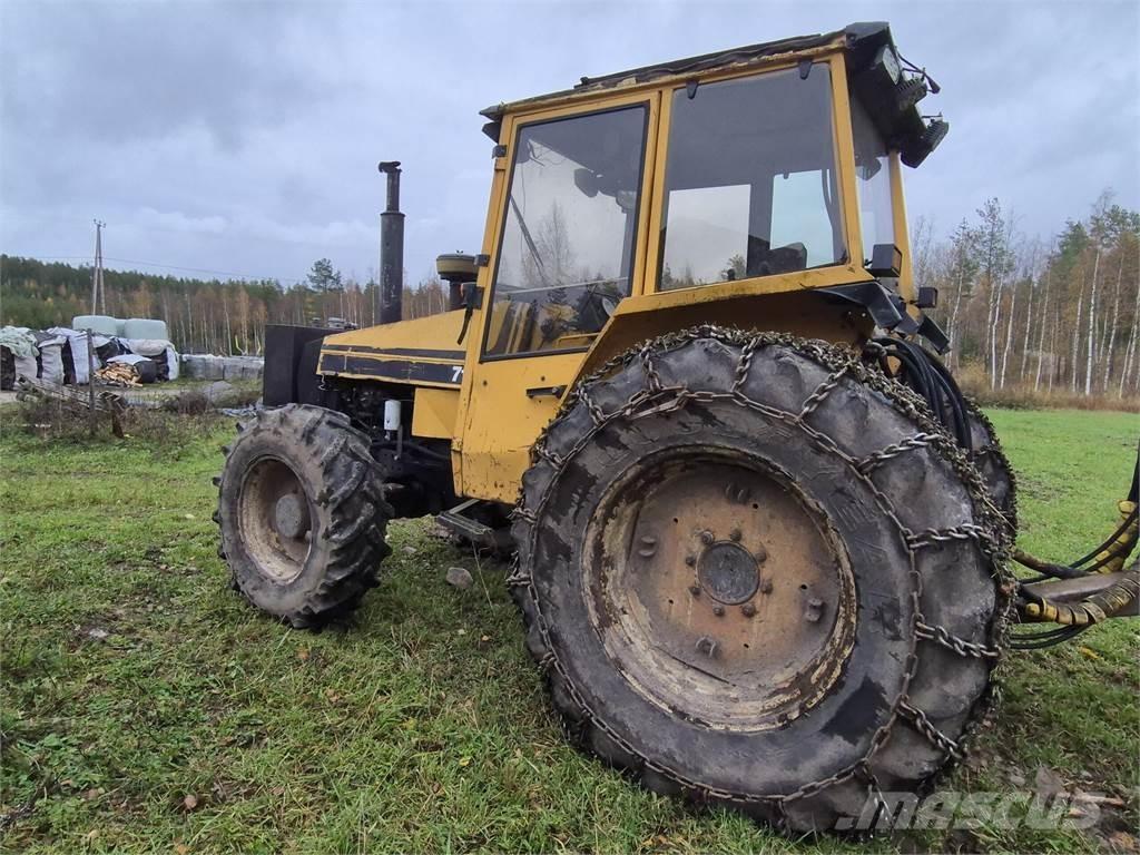 Valtra 715M Traktorok
