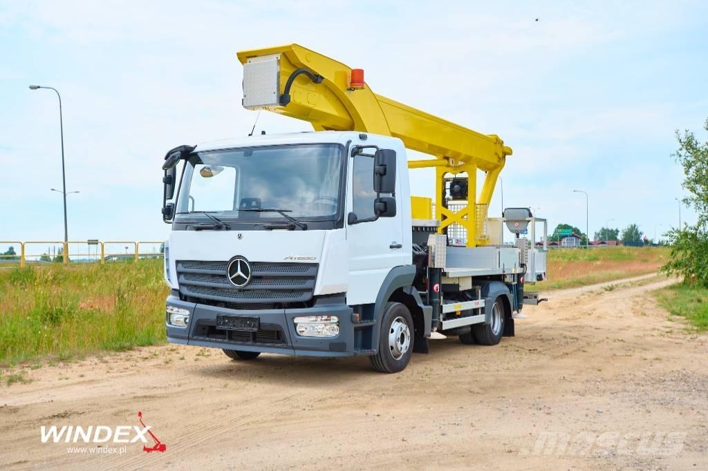 Palfinger P 300 KS Teherautóra szerelt emelők és állványok