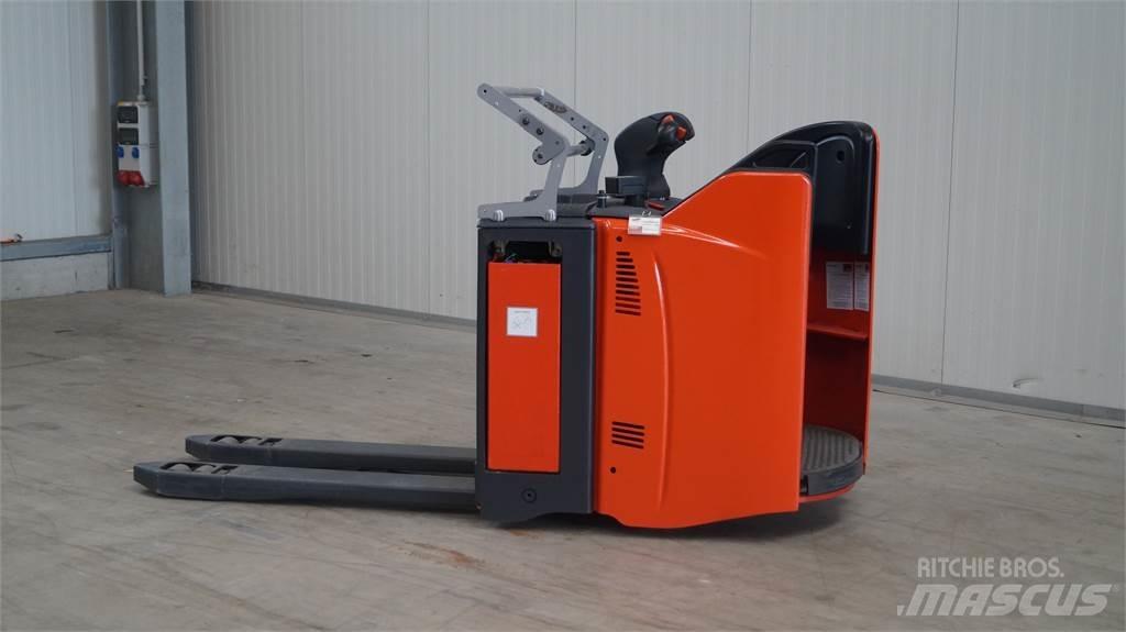 Linde T20SP kurz Alacsony emelőkocsi
