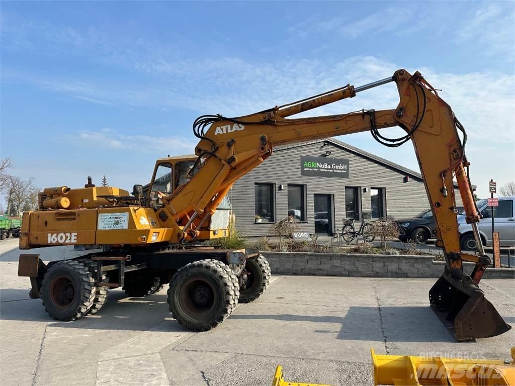 Atlas 1602E Gumikerekes kotrók