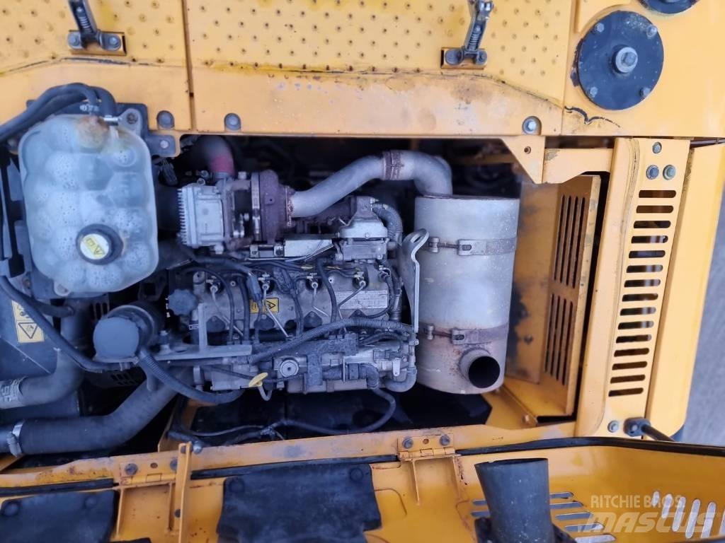 JCB JS 220 LC Lánctalpas kotrók
