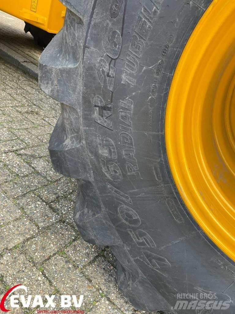 JCB 435S (DEMO) Gumikerekes homlokrakodók