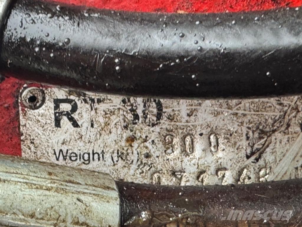 Komatsu PW 98 MR-6 Gumikerekes kotrók