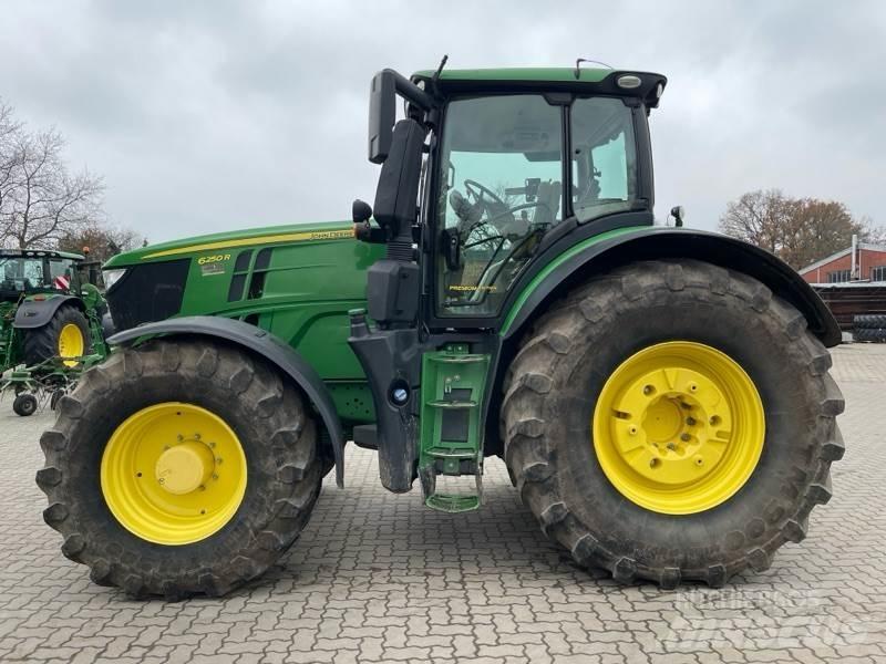 John Deere 6250R Traktorok