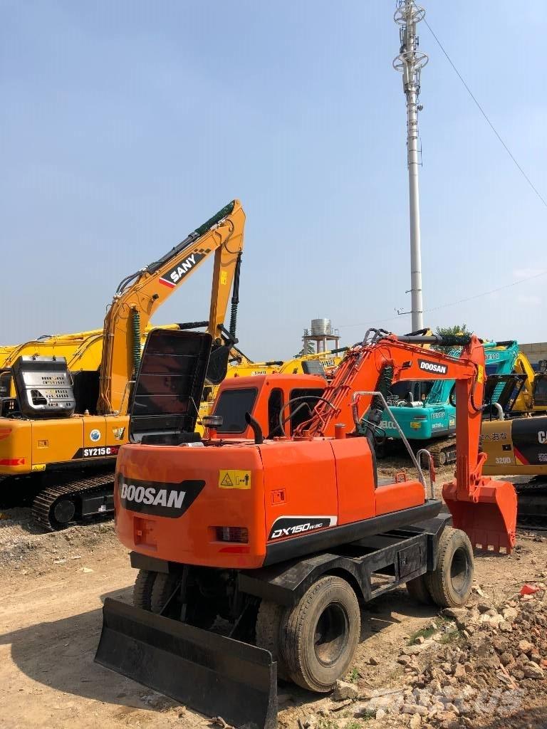 Doosan DX150W Gumikerekes kotrók