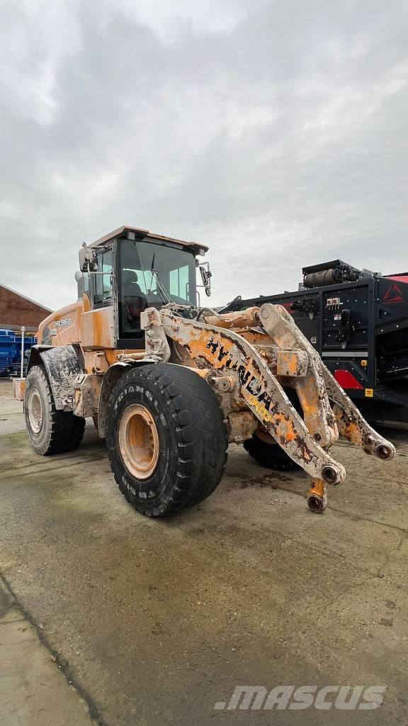 Hyundai HL 960 Gumikerekes homlokrakodók