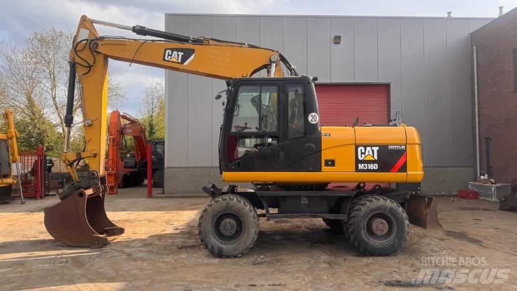 CAT M 316 D Gumikerekes kotrók
