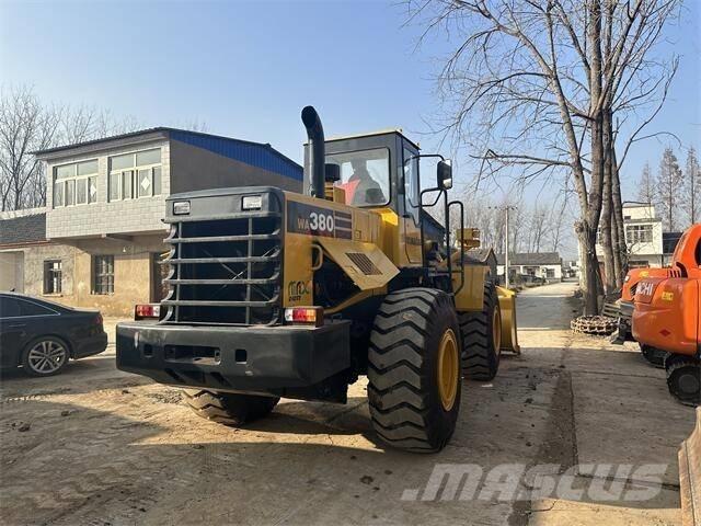 Komatsu WA380 Gumikerekes homlokrakodók