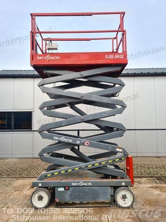 SkyJack SJ4632 Ollós emelők
