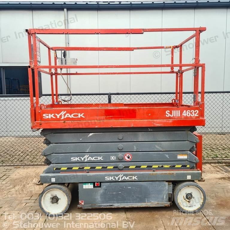 SkyJack SJ4632 Ollós emelők