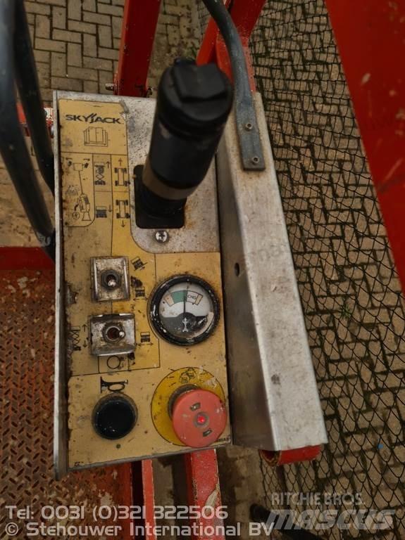 SkyJack SJ4632 Ollós emelők