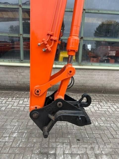 Hitachi ZX 135 US Lánctalpas kotrók