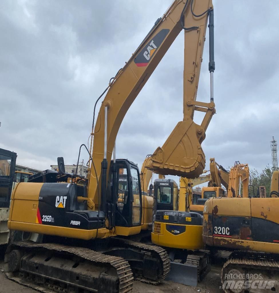 CAT 326 D2L Lánctalpas kotrók