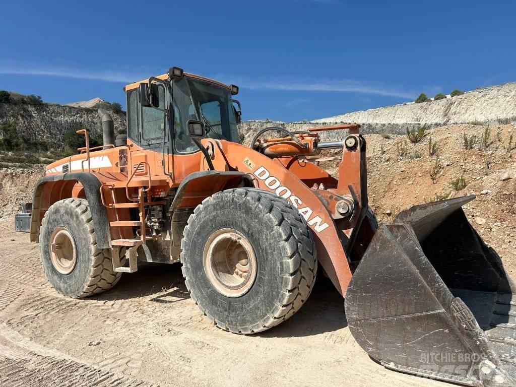 Doosan DL 400 Gumikerekes homlokrakodók