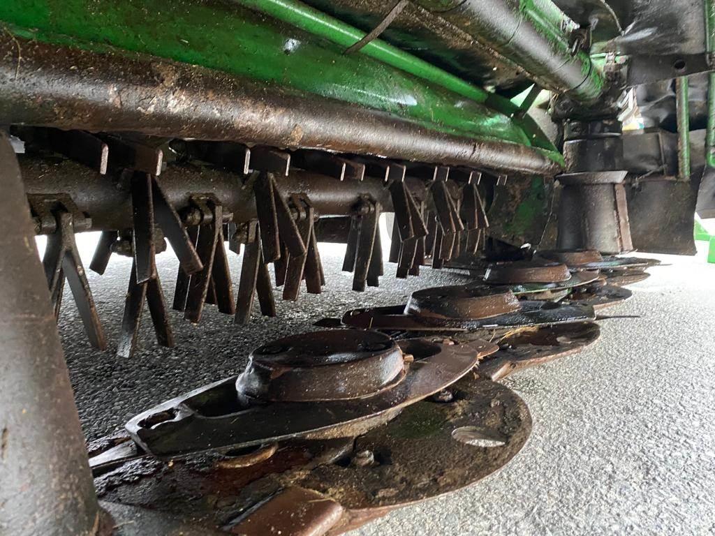 John Deere 324 Kaszák