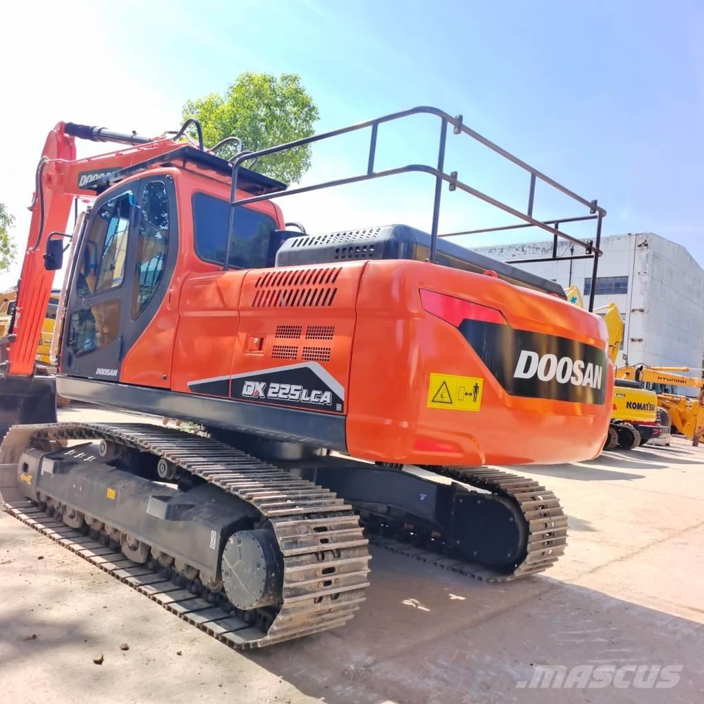 Doosan DX 225 LC Lánctalpas kotrók