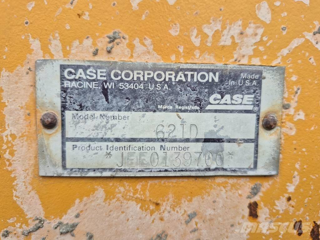 CASE 621 D Gumikerekes homlokrakodók