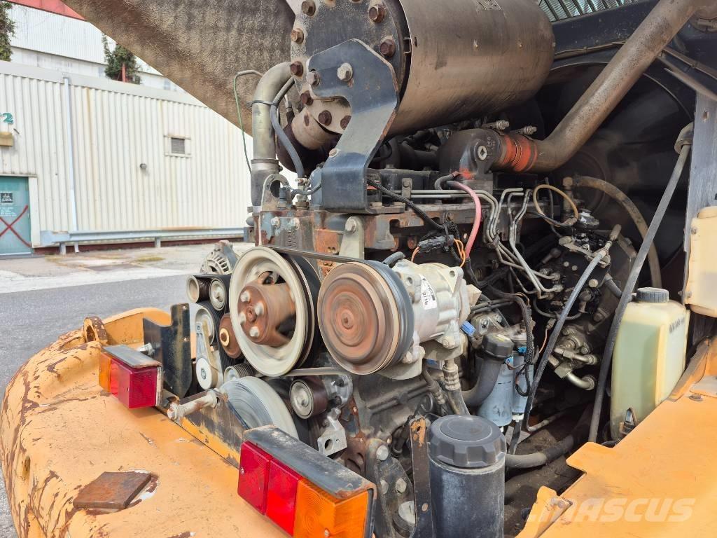 CASE 621 D Gumikerekes homlokrakodók