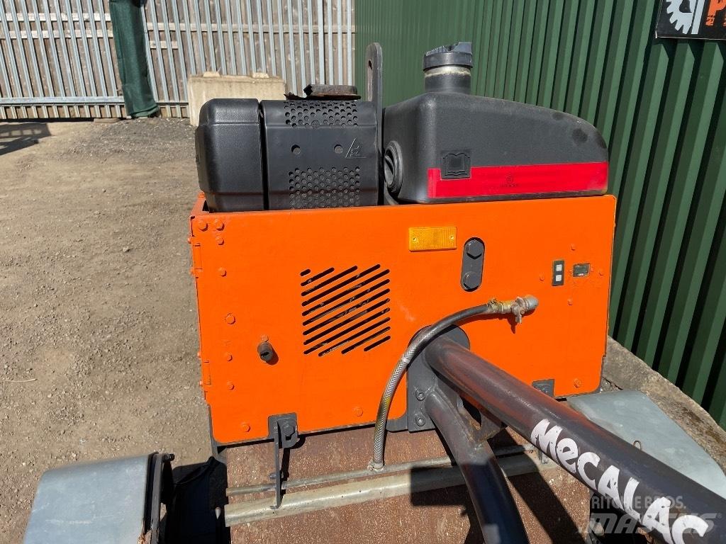 Mecalac MBR 71 Egydobos hengerek