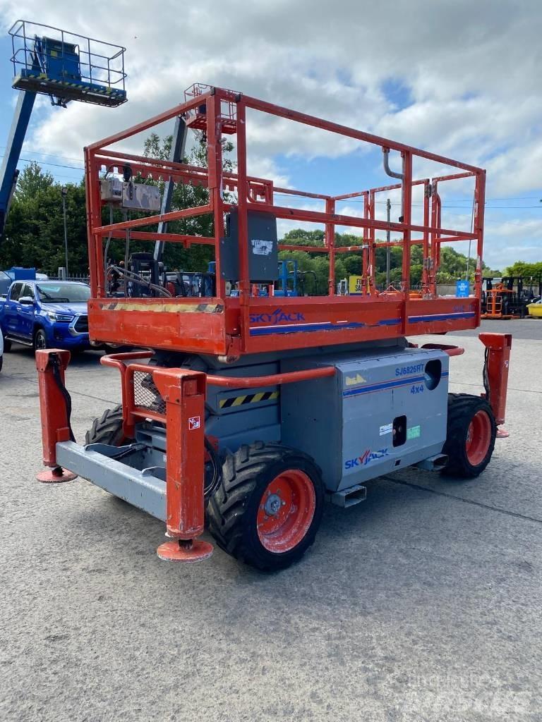 SkyJack SJ 6826 RT Ollós emelők