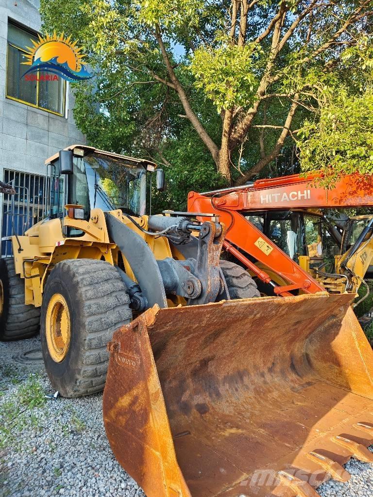 Volvo L 120 Gumikerekes homlokrakodók